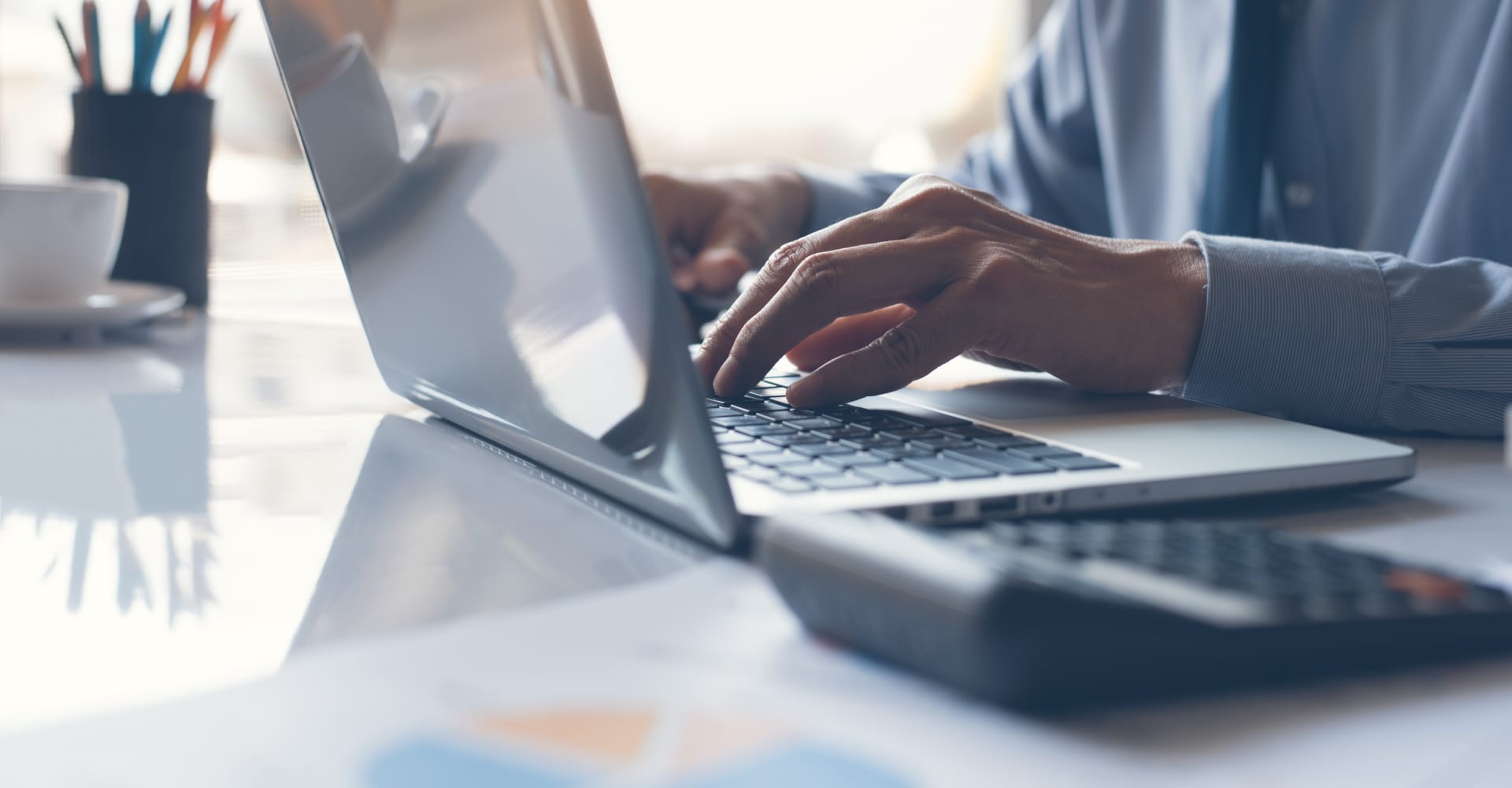 How AI and Machine Learning Helps Improve Insurance Pricing hero banner